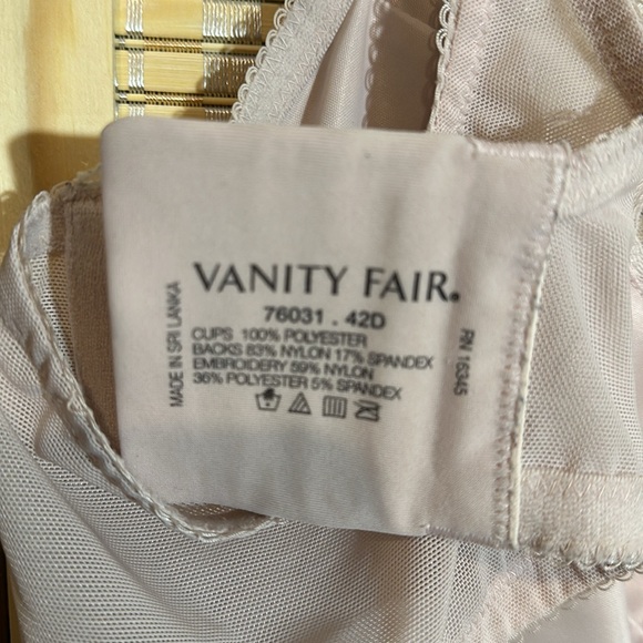 Vanity Fair Bra Cream Lace Mesh Underwire Minimizer Unlined 42D - Picture 14 of 14
